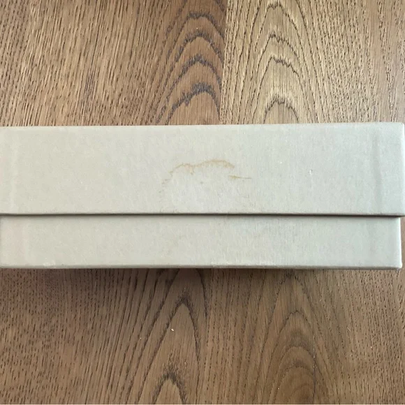 Burberry Box - Picture 2 of 5